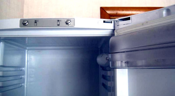 Перевесить двери холодильника в Дзержинском | Вызов мастера по холодильникам на дом